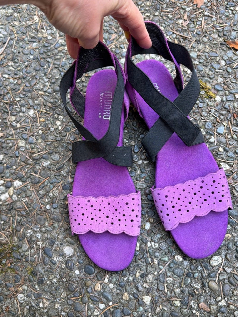 Vintage Munro Purple and Black Sandals Size 8 1/2 Narrow